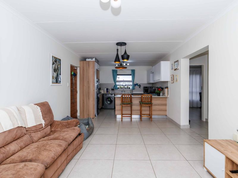 Modern Ground-Floor Retreat with Private Garden - Photo 5