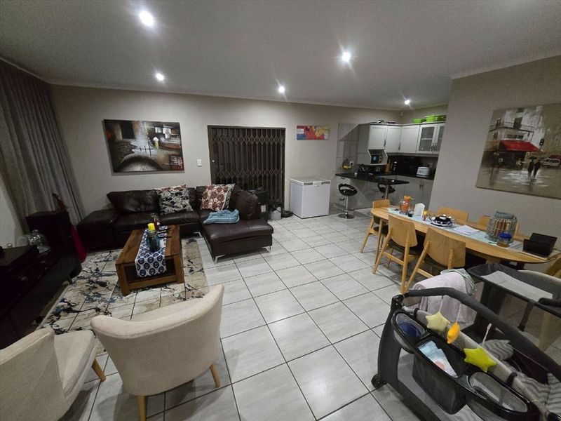 Spacious 4-Bedroom Family Home with Modern Comforts - Photo 2