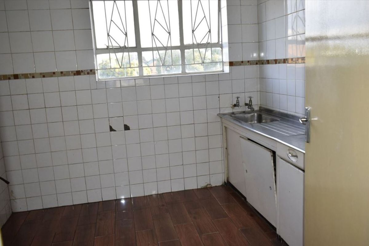 Elegant 2-Bedroom Home with En-Suite Comfort - Photo 2