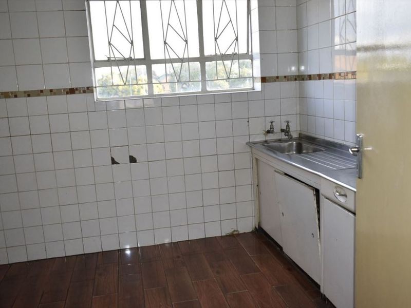 Elegant 2-Bedroom Home with En-Suite Comfort - Photo 2