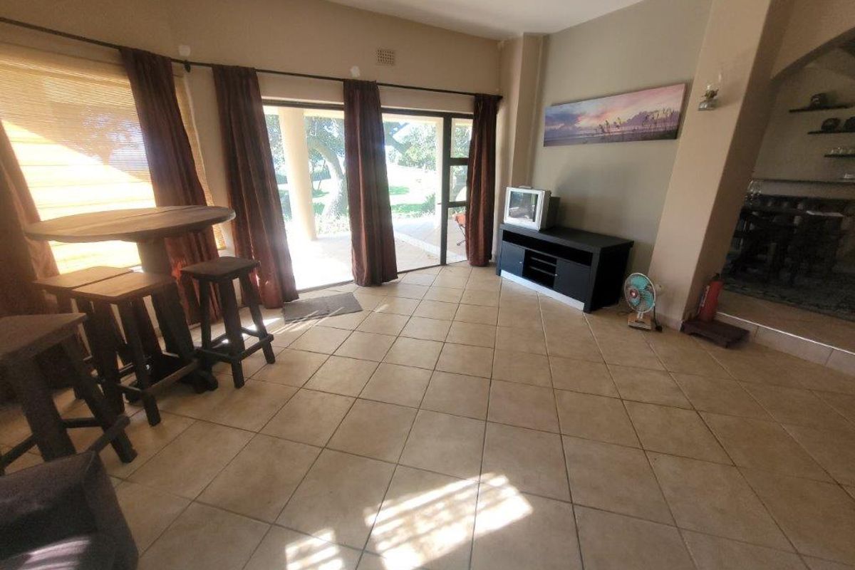 Large 4 Bedroom Ground Floor Unit - Sea Views And Pet Friendly !! - Photo 4