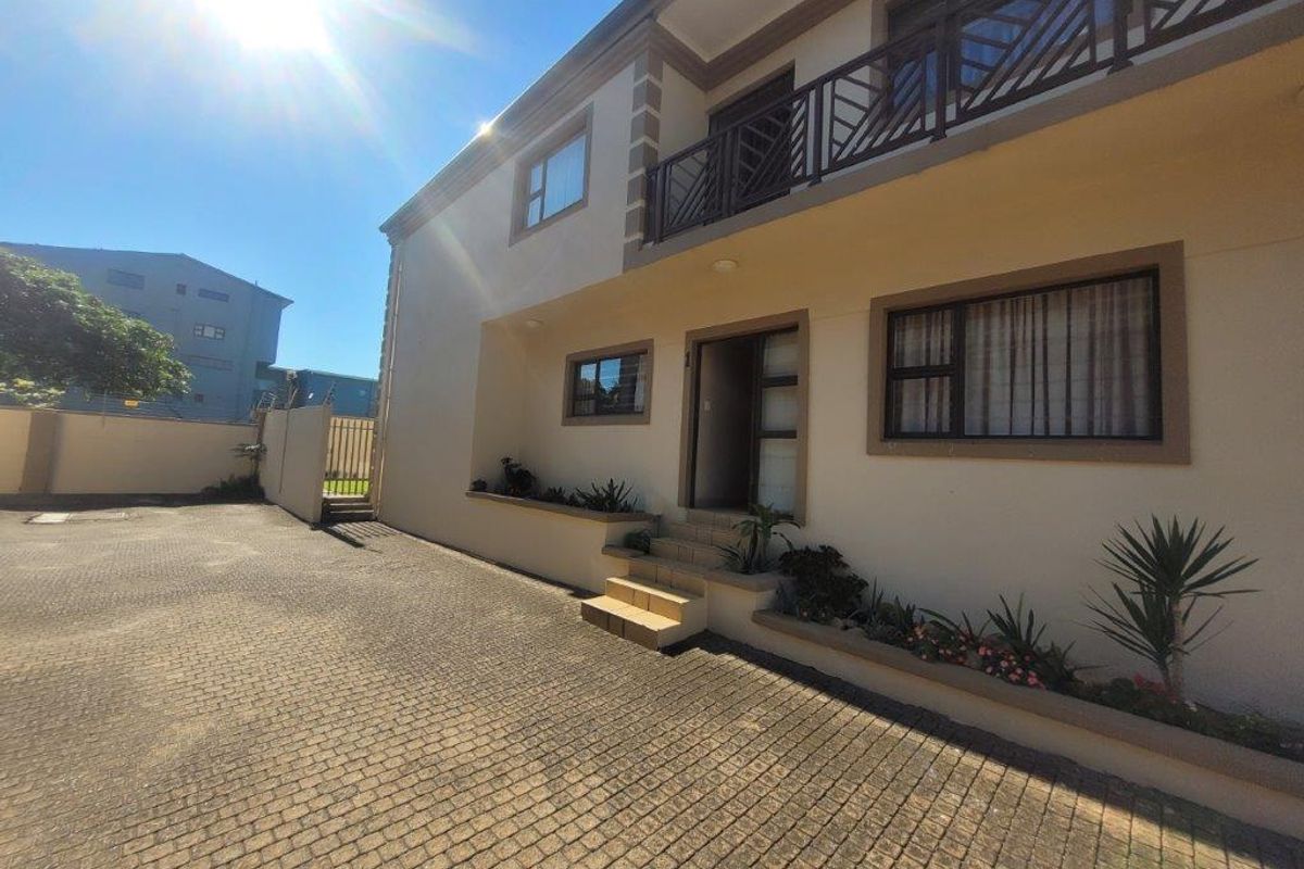 Large 4 Bedroom Ground Floor Unit - Sea Views And Pet Friendly !! - Photo 2