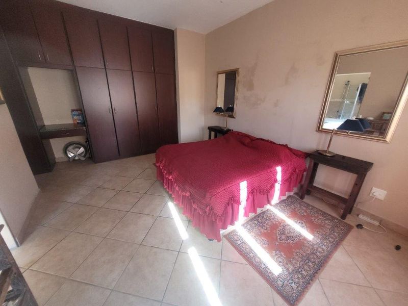 Large 4 Bedroom Ground Floor Unit - Sea Views And Pet Friendly !! - Photo 9