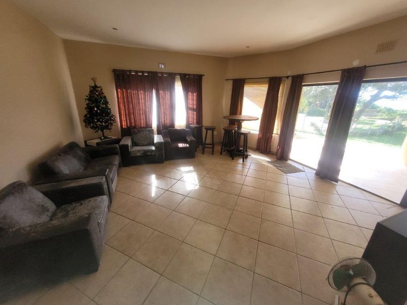 Large 4 Bedroom Ground Floor Unit - Sea Views And Pet Friendly !! - Photo 5