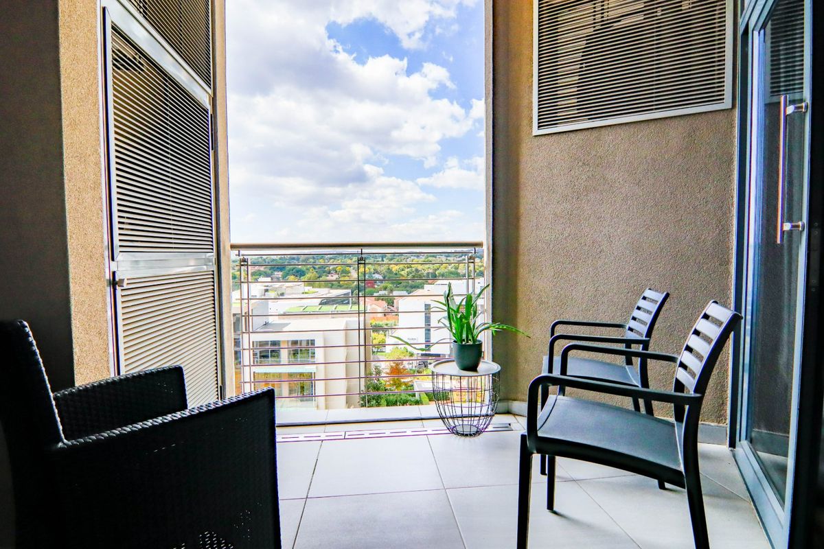 Perfectly positioned in Menlyn Maine, luxury fully furnished spacious one bedroom apartment for sale.  This extraordinary luxury living experience awaits you. - Photo 4