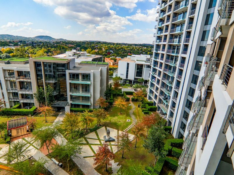  Perfectly positioned in Menlyn Maine, luxury fully furnished spacious one bedroom apartment for sale.  This extraordinary luxury living experience awaits you. - Photo 5
