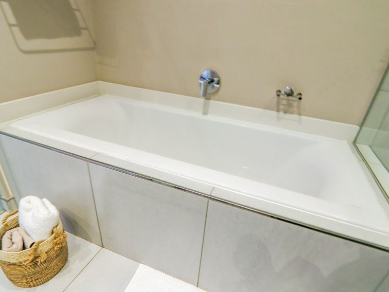  Perfectly positioned in Menlyn Maine, luxury fully furnished spacious one bedroom apartment for sale.  This extraordinary luxury living experience awaits you. - Photo 9