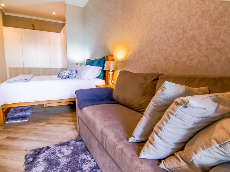  Perfectly positioned in Menlyn Maine, luxury fully furnished spacious one bedroom apartment for sale.  This extraordinary luxury living experience awaits you. - Photo 7