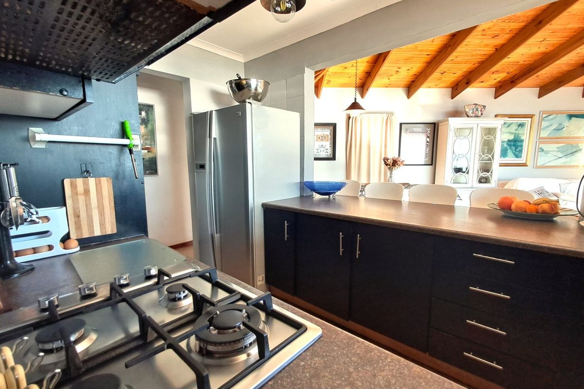 BEST VIEWS OF THE OCEAN! - Photo 2