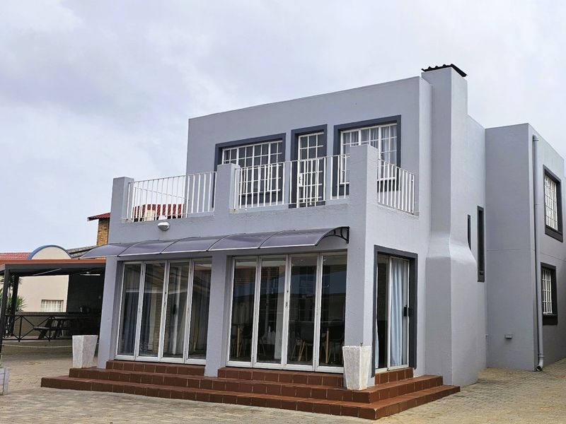 Dream Holiday Home by the Water – Just Move In! - Photo 2