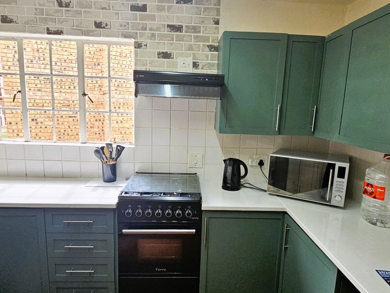 Dream Holiday Home by the Water – Just Move In! - Photo 5