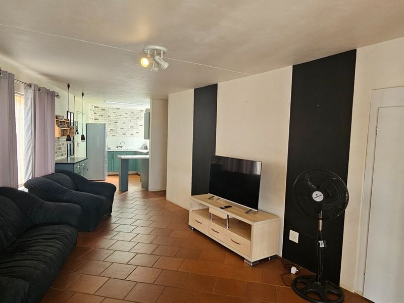 Dream Holiday Home by the Water – Just Move In! - Photo 10