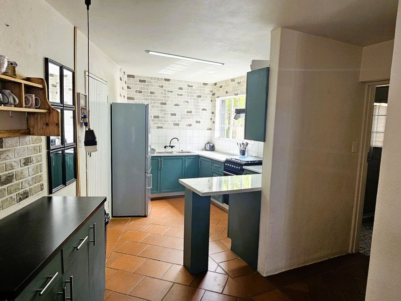 Dream Holiday Home by the Water – Just Move In! - Photo 6