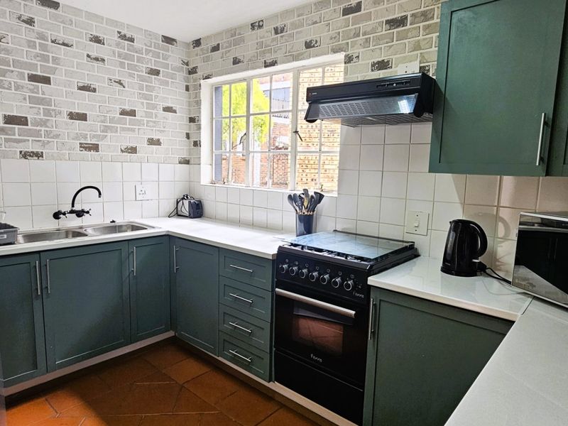 Dream Holiday Home by the Water – Just Move In! - Photo 3