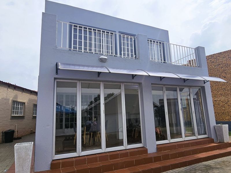 Dream Holiday Home by the Water – Just Move In! - Photo 1