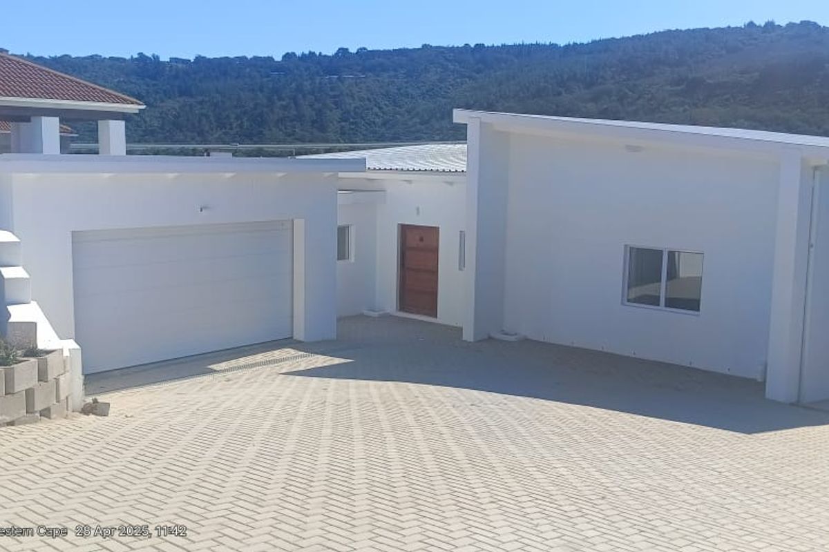 Brand-New Coastal Gem in Hersham, Mossel Bay - Photo 3