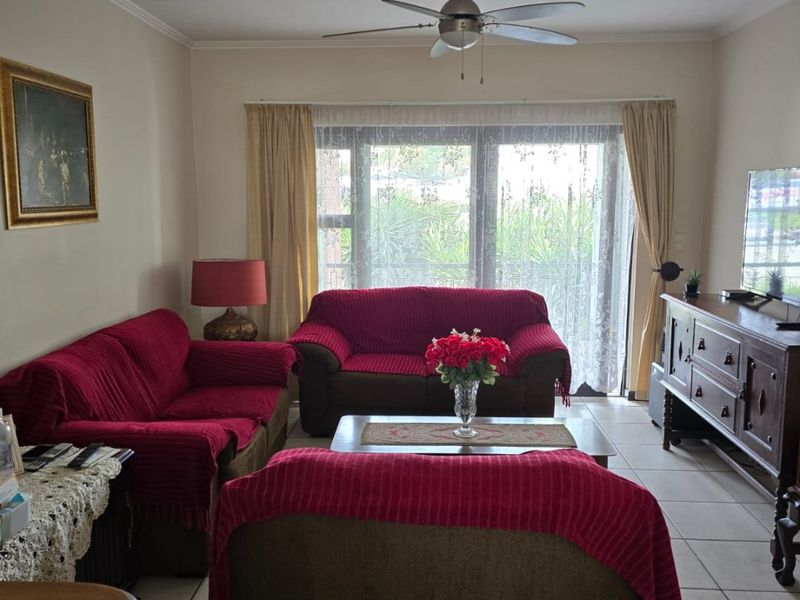 Feel-Good First Floor 2 Bed, 2 Bath Apartment in Acacia, Greenstone Hill - Photo 8