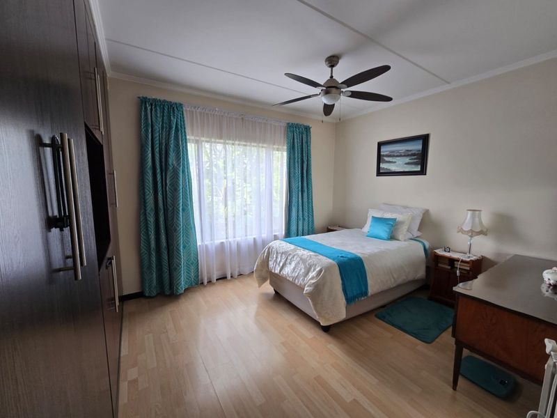 Feel-Good First Floor 2 Bed, 2 Bath Apartment in Acacia, Greenstone Hill - Photo 6