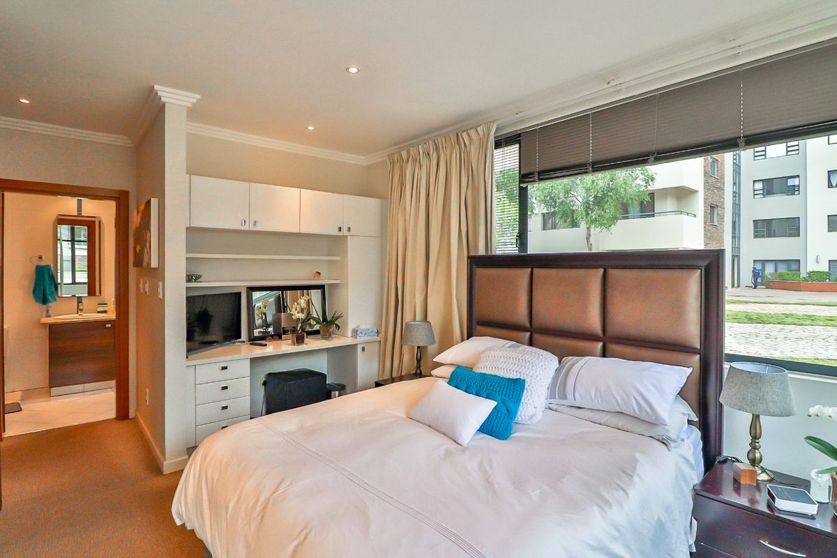 Ground Floor 2-Bedroom Apartment Available For Sale In Bedford Square - Photo 3