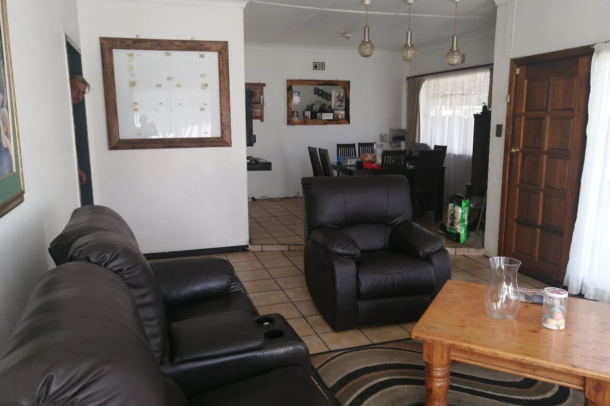 3 Bedroom House for Sale in Strubenvale - Photo 5