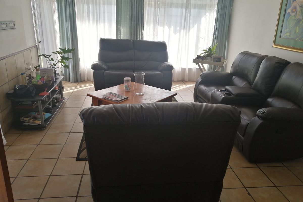 3 Bedroom House for Sale in Strubenvale - Photo 4