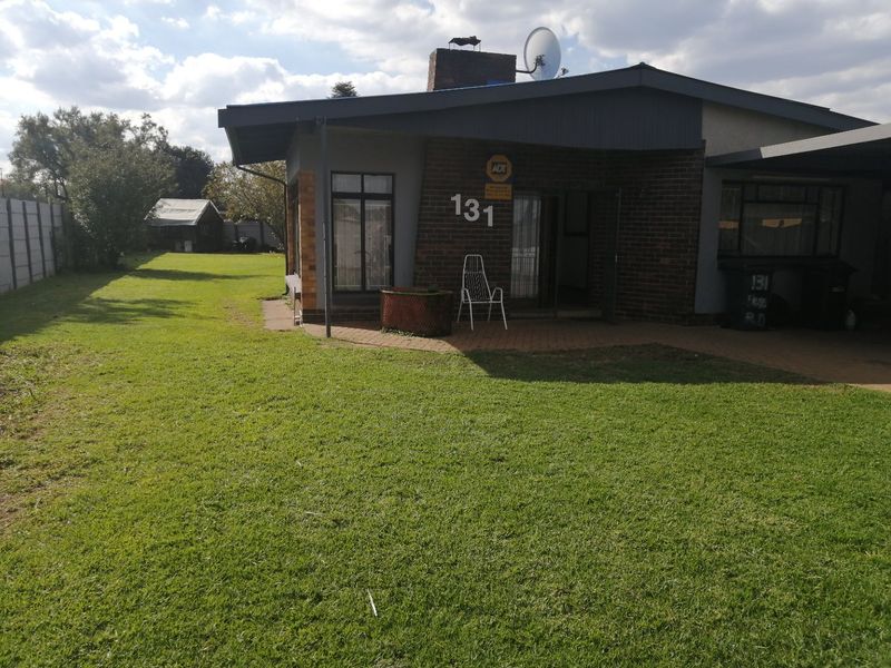 3 Bedroom House for Sale in Strubenvale - Photo 2