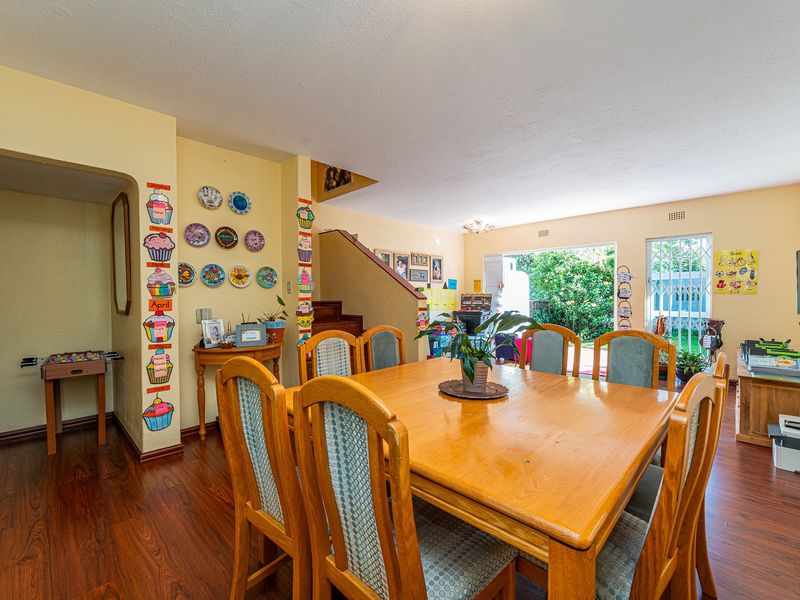 Charming & Secure Duplex in Prime Location - Photo 3