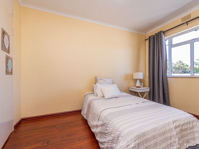 Charming & Secure Duplex in Prime Location - Photo 9