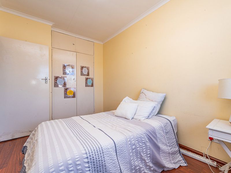 Charming & Secure Duplex in Prime Location - Photo 8