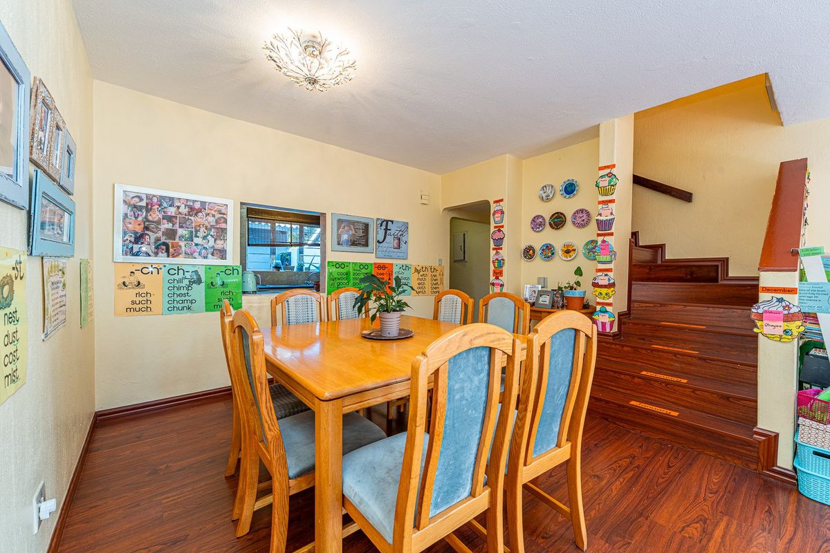 Charming & Secure Duplex in Prime Location - Photo 4