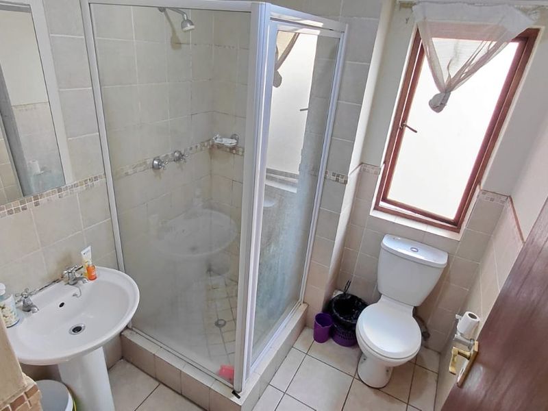 SPACIOUS 2 BED, 2 BATH APARTMENT FOR SALE - Photo 10