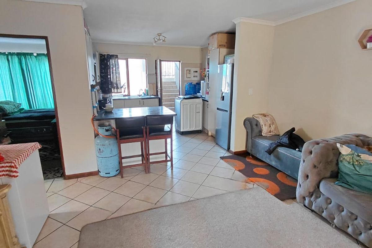 SPACIOUS 2 BED, 2 BATH APARTMENT FOR SALE - Photo 3