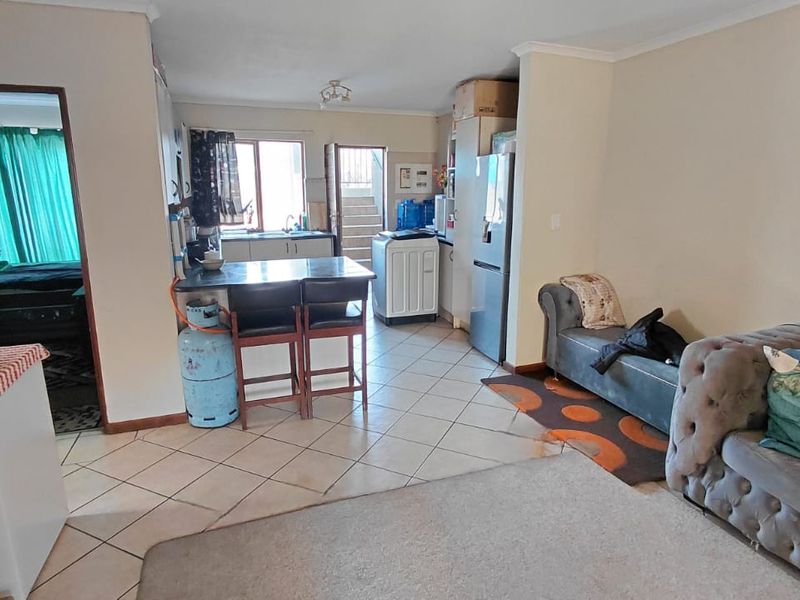 SPACIOUS 2 BED, 2 BATH APARTMENT FOR SALE - Photo 3