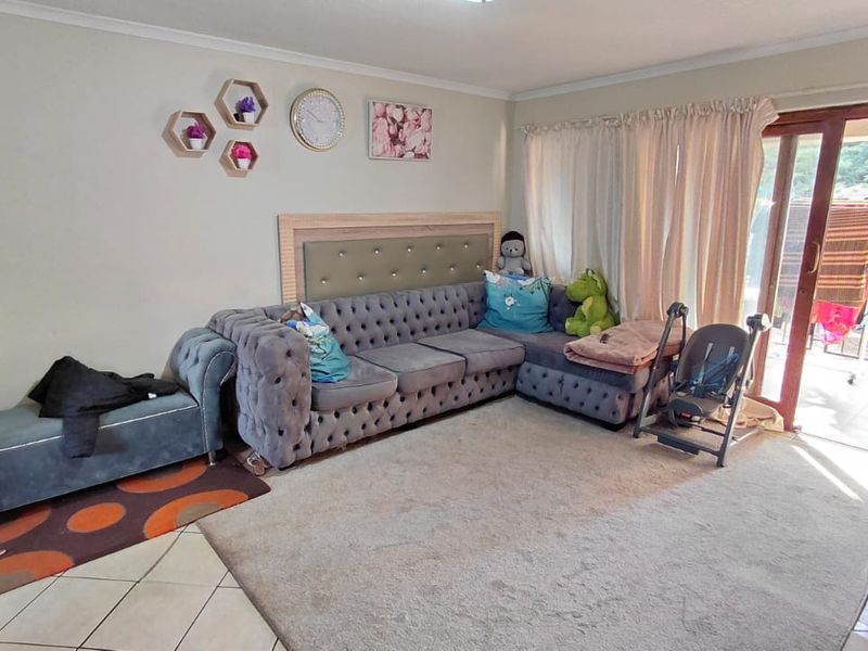 SPACIOUS 2 BED, 2 BATH APARTMENT FOR SALE - Photo 4