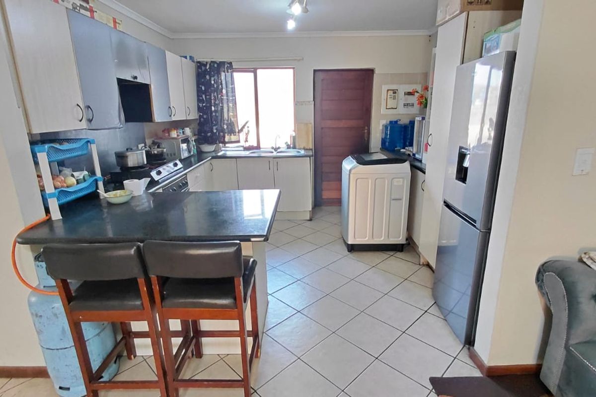 SPACIOUS 2 BED, 2 BATH APARTMENT FOR SALE - Photo 5