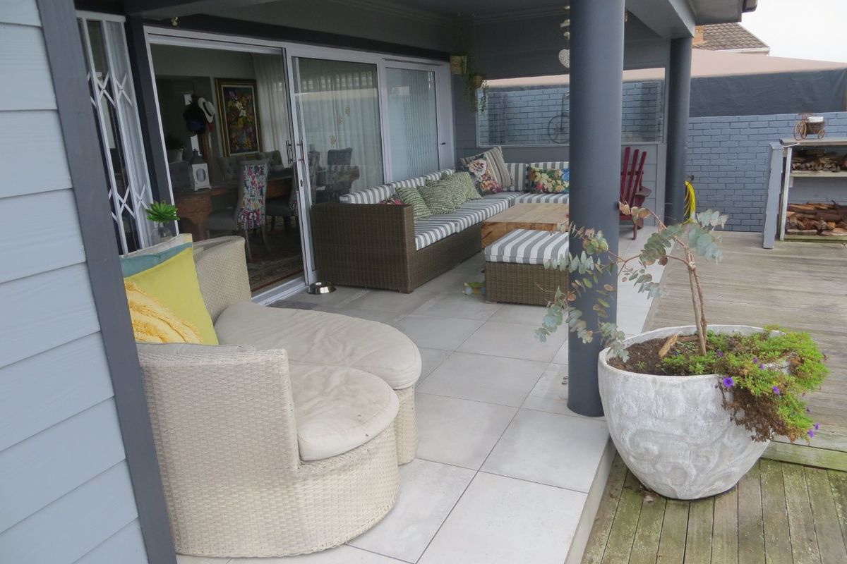 DOUBLE STOREY HOUSE – 180-degree SEA VIEW AND MOSSEL BAY  - Photo 4
