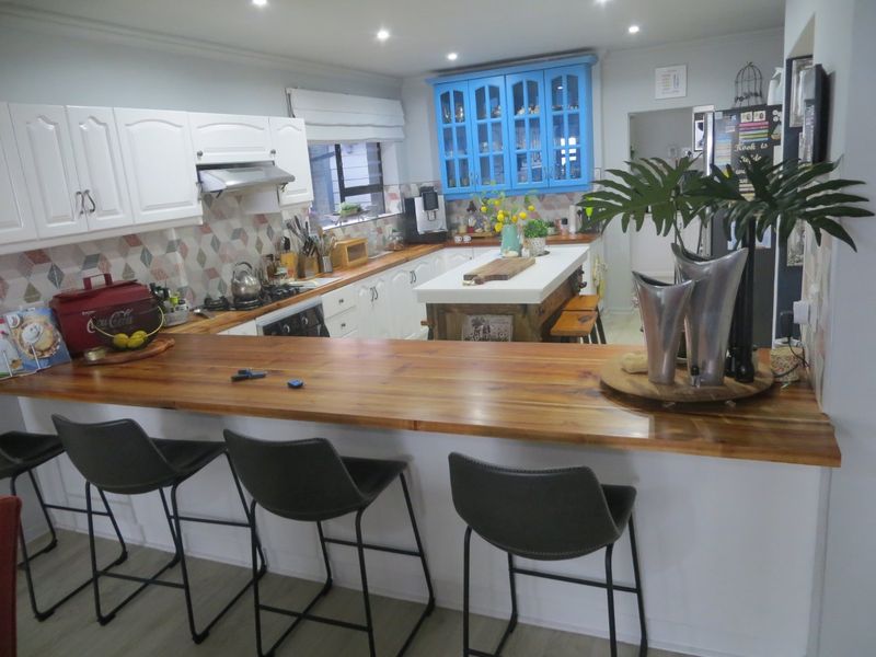 DOUBLE STOREY HOUSE – 180-degree SEA VIEW AND MOSSEL BAY  - Photo 10