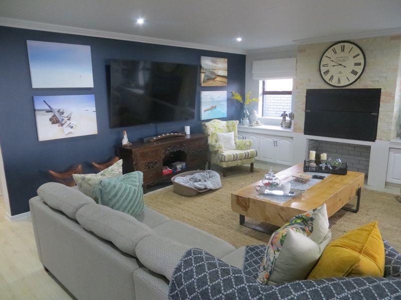 DOUBLE STOREY HOUSE – 180-degree SEA VIEW AND MOSSEL BAY  - Photo 9