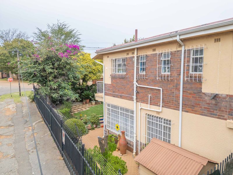 Charming Pet-Friendly Duplex in Primrose Hill – Priced to Sell! - Photo 6