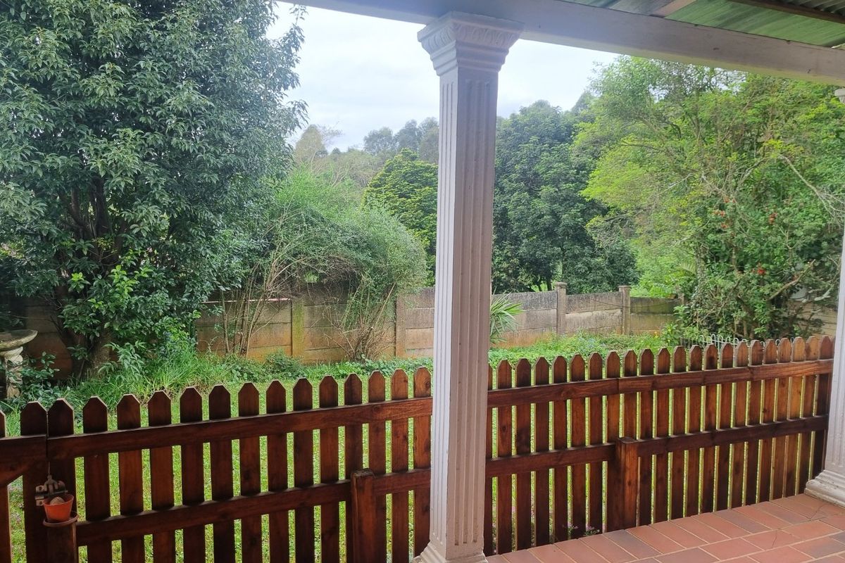 Spacious 3-Bedroom Simplex for Sale in Prestbury — Secure, Pet-Friendly & Packed with Potential - Photo 3