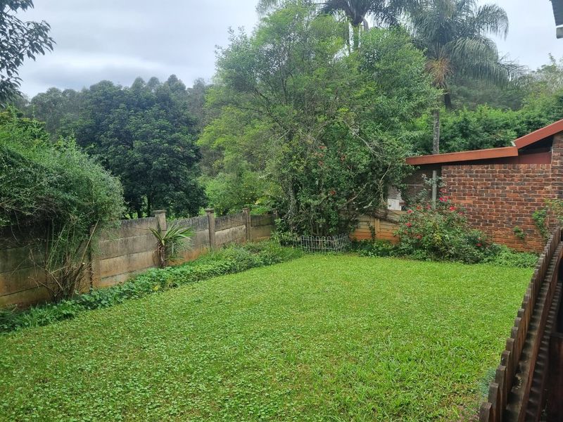 Spacious 3-Bedroom Simplex for Sale in Prestbury — Secure, Pet-Friendly & Packed with Potential - Photo 2