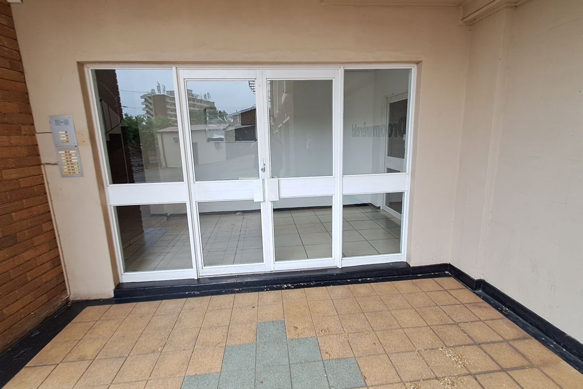 Spacious apartment in Arboretum, Bloemfontein - Photo 3