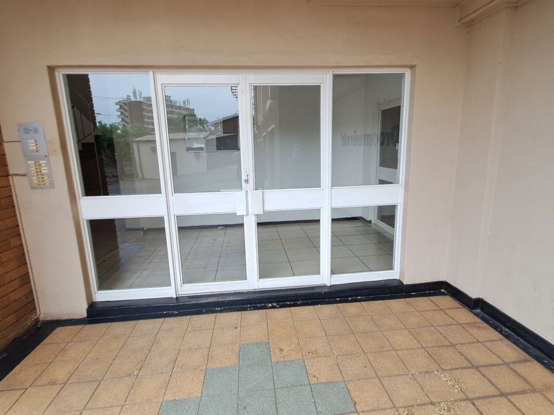 Spacious apartment in Arboretum, Bloemfontein - Photo 3