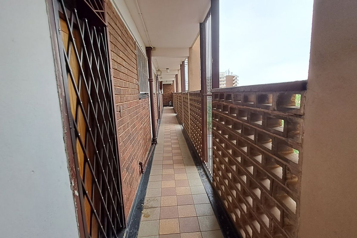 Spacious apartment in Arboretum, Bloemfontein - Photo 4