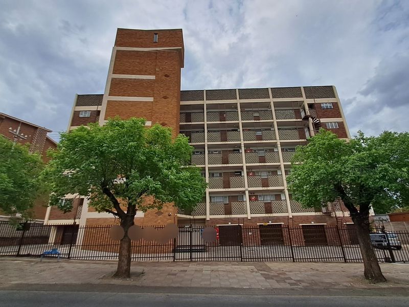 Spacious apartment in Arboretum, Bloemfontein - Photo 2