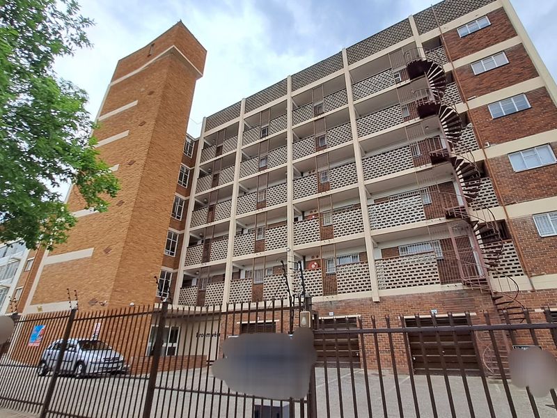 Spacious apartment in Arboretum, Bloemfontein - Photo 1