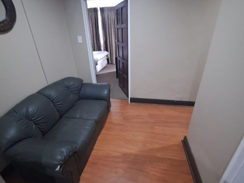 5 Bedroom House with flatlets, Brandwag, Bloemfontein - Photo 6