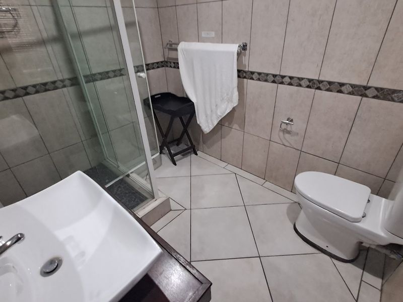 5 Bedroom House with flatlets, Brandwag, Bloemfontein - Photo 4