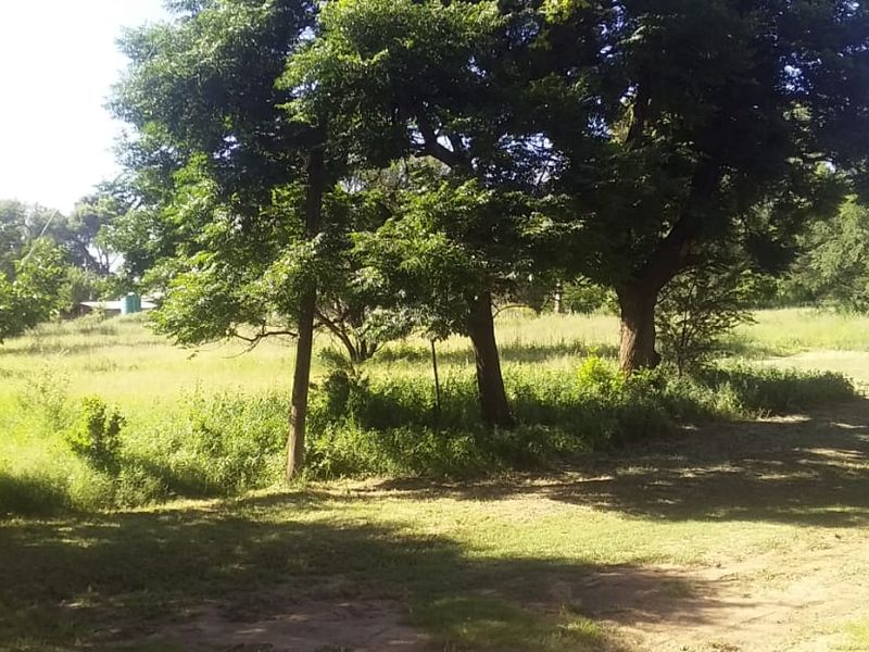 Huge vacant stand in Smithfield - Photo 2