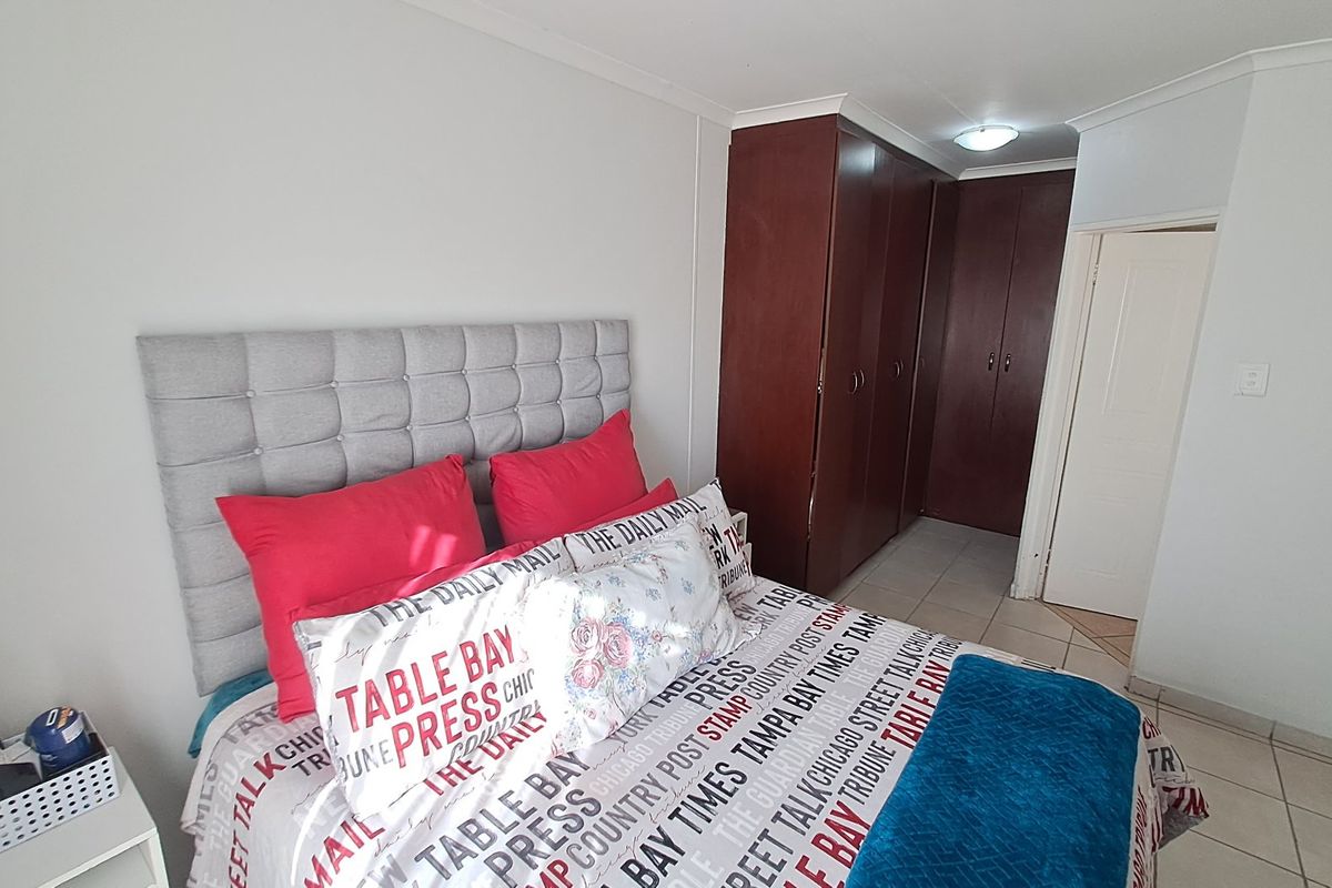 MODERN 3 BEDROOM TOWNHOUSE IN HILLSIDE, BLOEMFONTEIN - Photo 5